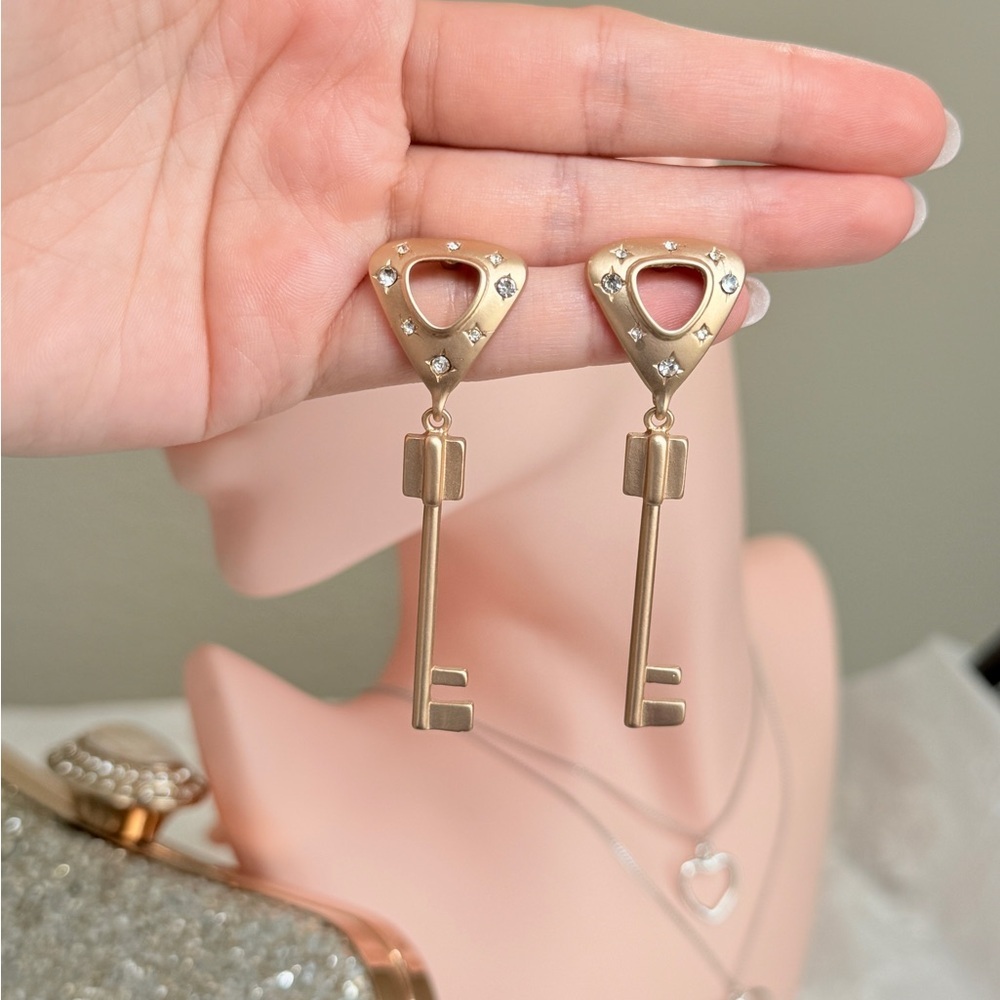 ⚜️ Gold Key Dangle Earrings - Picture 7 of 9